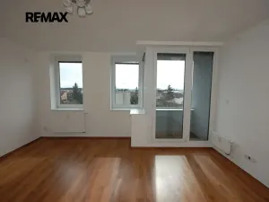 Pronájem bytu 1+kk, Velký Osek, U hřiště, 33 m2