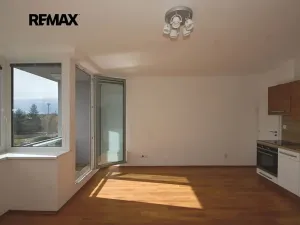Pronájem bytu 1+kk, Velký Osek, U hřiště, 33 m2