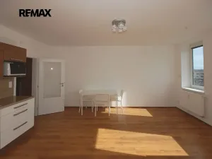 Pronájem bytu 1+kk, Velký Osek, U hřiště, 33 m2