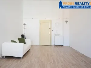 Pronájem kanceláře, Beroun, Husovo nám., 27 m2