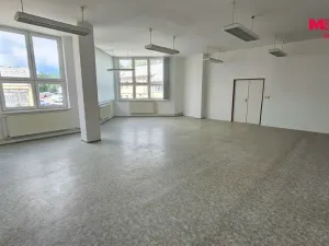 Pronájem kanceláře, Krnov - Pod Cvilínem, Chářovská, 348 m2
