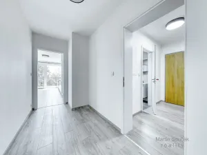 Pronájem bytu 2+kk, Praha - Řepy, Laudova, 60 m2