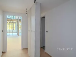 Prodej kanceláře, Praha - Vysočany, Kolbenova, 176 m2