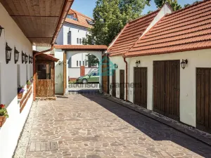 Prodej chaty, České Budějovice - České Budějovice 7, nám. Bratří Čapků, 450 m2