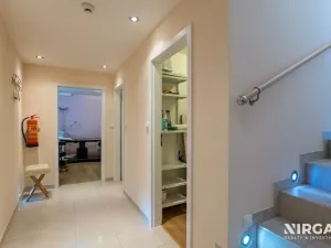 Prodej obchodního prostoru, Praha - Dejvice, Kolejní, 91 m2
