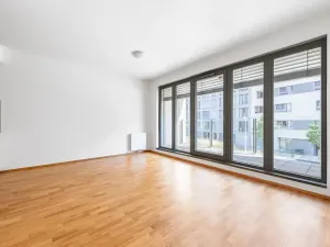 Pronájem bytu 2+kk, Praha - Karlín, U Mlýnského kanálu, 58 m2