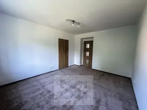 Pronájem bytu 2+1, Karlovy Vary, Šumavská, 50 m2