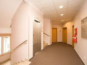 Pronájem kanceláře, Praha - Vysočany, Lisabonská, 53 m2