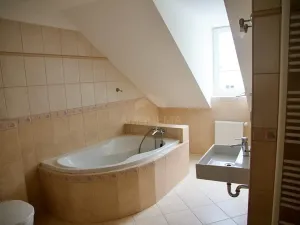 Pronájem bytu 3+1, Karlovy Vary, Moskevská, 80 m2