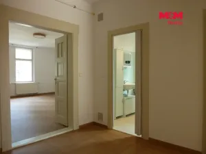 Pronájem bytu 2+1, Náchod, Husovo náměstí, 80 m2