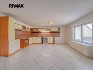 Prodej rodinného domu, Bochov, Mlýnská, 323 m2