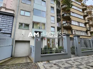 Pronájem garáže, Praha - Bubeneč, Ovenecká, 12 m2