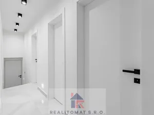 Pronájem kanceláře, Praha - Komořany, Pod lesem, 770 m2