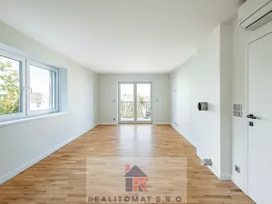 Pronájem vily, Praha - Komořany, Pod lesem, 770 m2