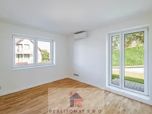 Pronájem vily, Praha - Komořany, Pod lesem, 770 m2