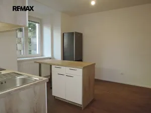 Pronájem bytu 2+kk, Praha - Smíchov, U Malvazinky, 38 m2