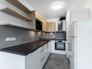 Pronájem bytu 2+kk, Praha - Prosek, Vysočanská, 45 m2