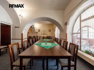 Pronájem restaurace, Opočno, Trčkovo nám., 500 m2