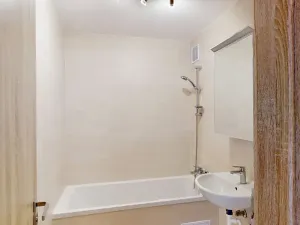 Pronájem bytu 3+kk, Praha - Kobylisy, Šiškova, 63 m2