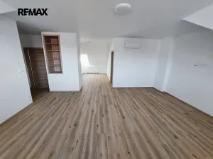 Pronájem bytu 3+kk, Komořany, 96 m2