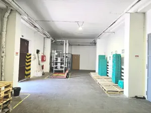 Pronájem skladu, Zlín, třída 3. května, 158 m2