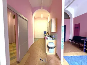 Pronájem obchodního prostoru, Liberec, nám. Sokolovské, 79 m2