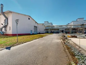 Pronájem skladu, Hradec Králové, Akademika Bedrny, 2586 m2