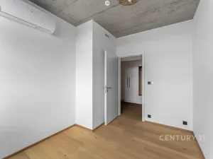 Pronájem bytu 3+kk, Praha - Vysočany, Kolbenova, 68 m2