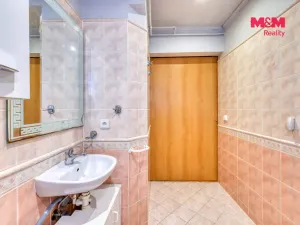 Prodej bytu 2+1, Karlovy Vary - Bohatice, Na Výšině, 45 m2