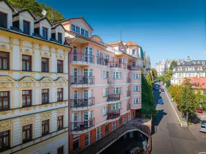 Prodej bytu 3+kk, Karlovy Vary, Zámecký vrch, 108 m2