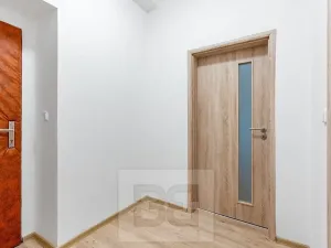 Pronájem bytu 2+kk, Praha - Řepy, Karlovarská, 42 m2