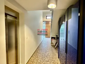 Pronájem bytu 3+1, Praha - Smíchov, U Malvazinky, 91 m2