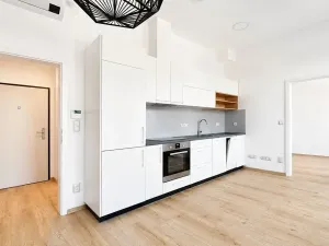 Pronájem bytu 2+kk, Praha - Karlín, Pod výtopnou, 33 m2