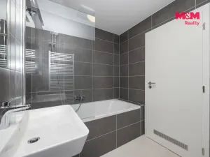 Pronájem bytu 4+kk, Pardubice, U Sportovní školy, 94 m2