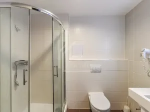Prodej atypického bytu, Praha - Suchdol, Suchdolské náměstí, 23 m2