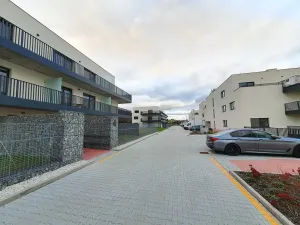 Pronájem bytu 1+kk, Beroun, U Židovského hřbitova, 46 m2