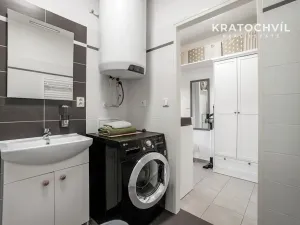 Prodej bytu 2+kk, Jesenice, Na Okruhu, 42 m2