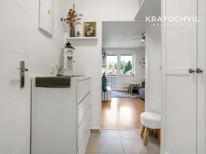 Prodej bytu 2+kk, Jesenice, Na Okruhu, 42 m2