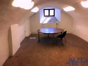Pronájem výrobních prostor, Jihlava, Brněnská, 999 m2