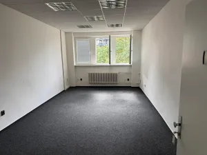 Pronájem kanceláře, Praha - Žižkov, U zásobní zahrady, 370 m2