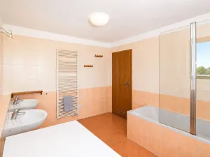 Prodej bytu 4+kk, Praha - Uhříněves, Nové náměstí, 156 m2
