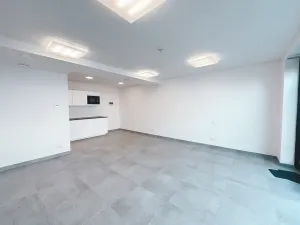 Pronájem kanceláře, Praha - Žižkov, Ke kapslovně, 33 m2
