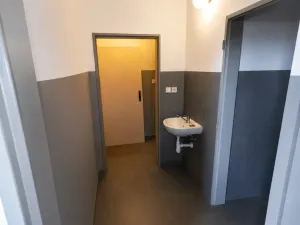 Pronájem obchodního prostoru, Hradec Králové, Panelová, 190 m2