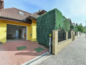 Pronájem rodinného domu, Praha - Štěrboholy, K valu, 220 m2