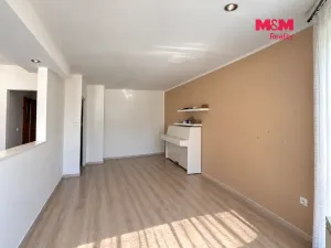 Prodej bytu 3+1, Lubenec, Pražská, 67 m2