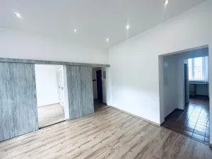 Prodej bytu 2+1, Karlovy Vary, Jaltská, 51 m2