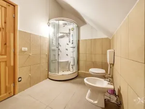 Prodej činžovního domu, Černolice, Ke dvoru, 375 m2