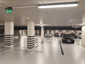 Pronájem garážového stání, Brno, Bratislavská, 13 m2