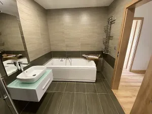 Pronájem bytu 2+kk, Karlovy Vary - Drahovice, Mattoniho nábřeží, 54 m2