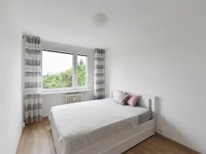Pronájem bytu 2+kk, Praha - Kobylisy, Famfulíkova, 44 m2
